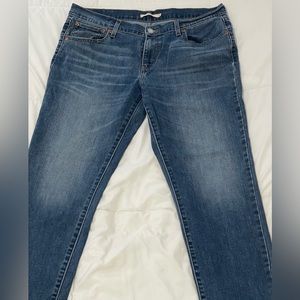 Levis Boyfriend Jean